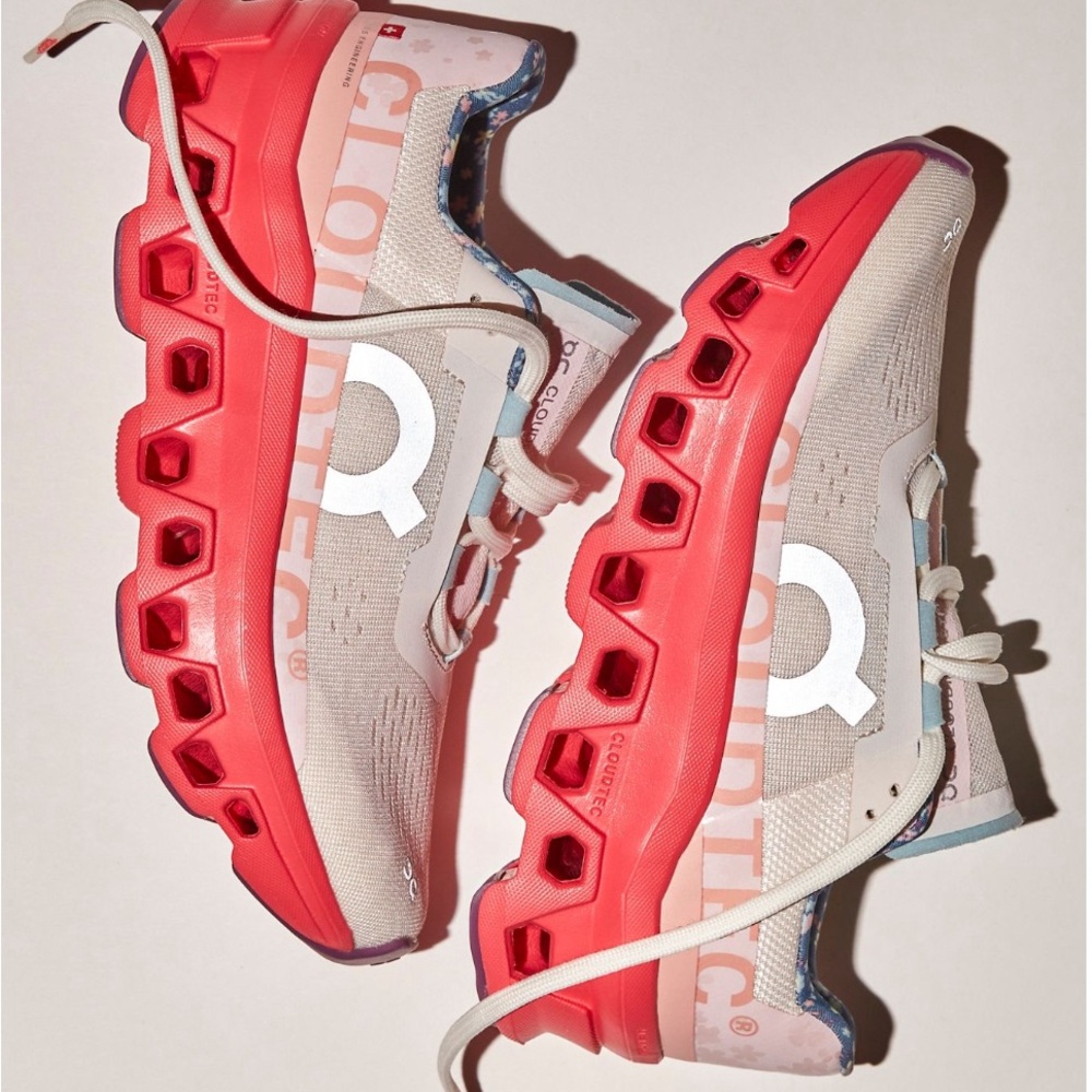 FREE PEOPLE X ON CLOUD
CLOUDMONSTERS
LIMITED EDITION